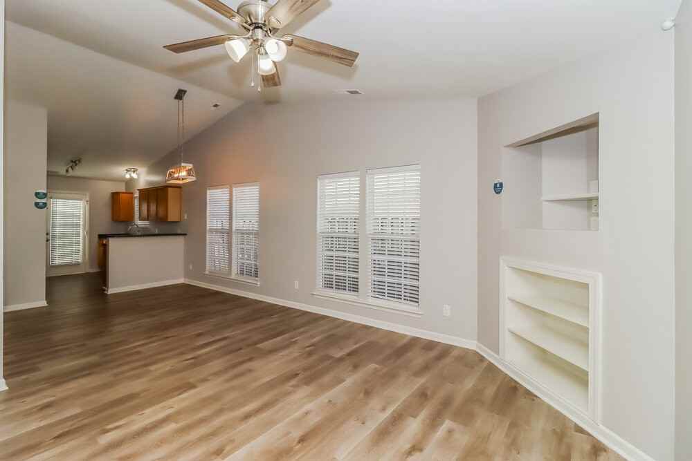 3002 Salmon River Dr - Photo 6 of 16