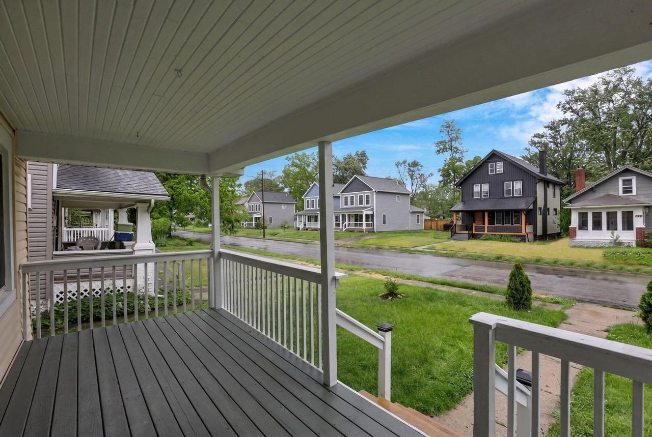 1411 Genessee Ave - Photo 3 of 34