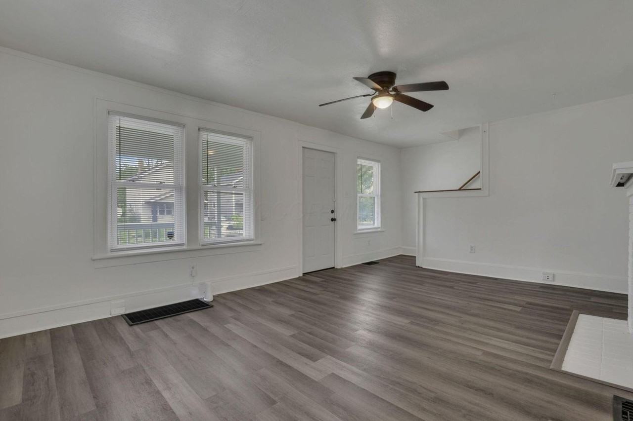 1411 Genessee Ave - Photo 7 of 34