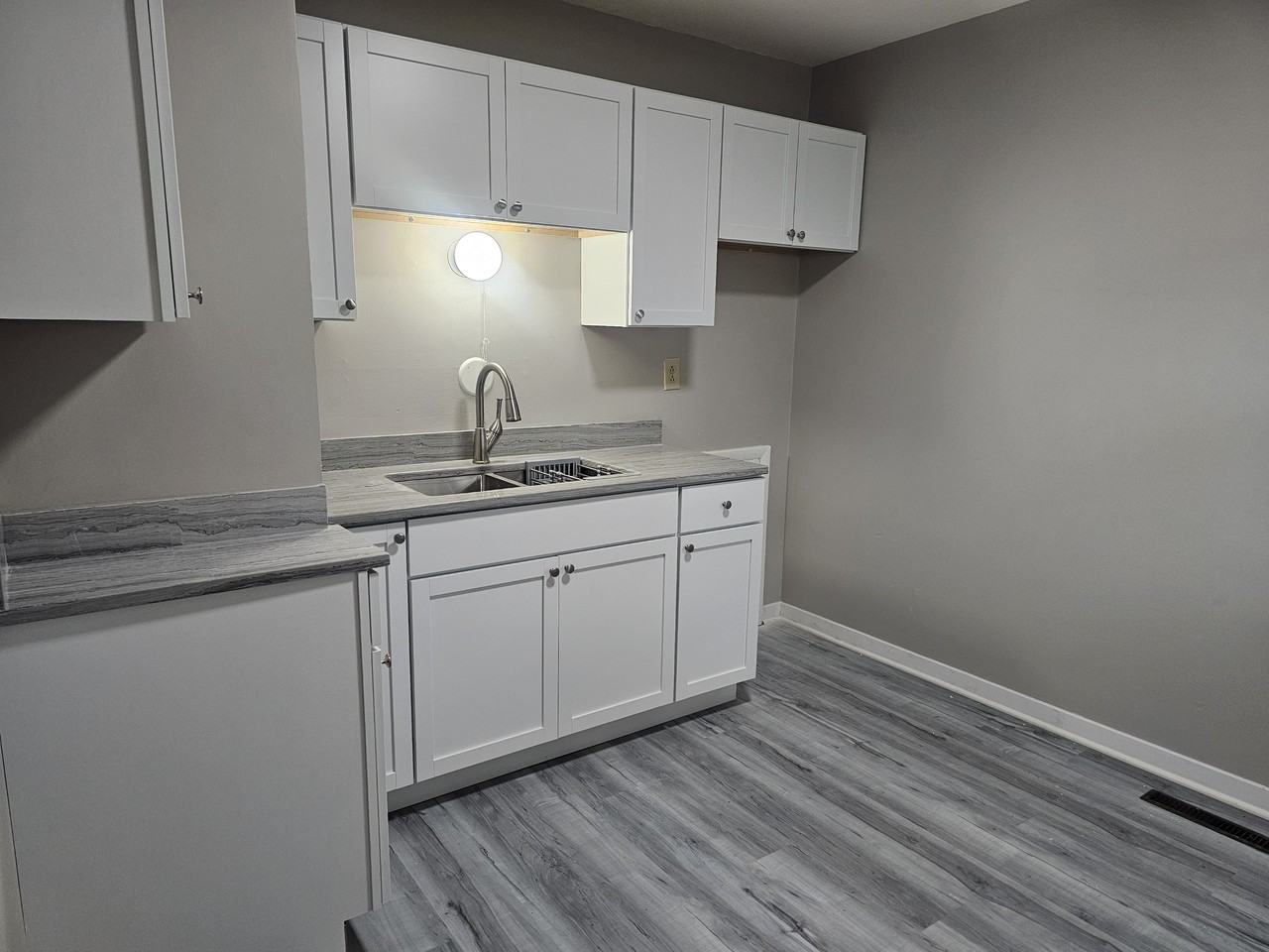 1062 Brentnell Ave #1 - Photo 3 of 9