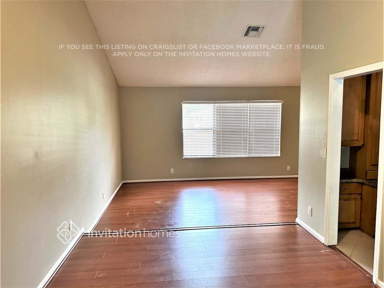 13643 Ishnala Cir - Photo 3 of 11