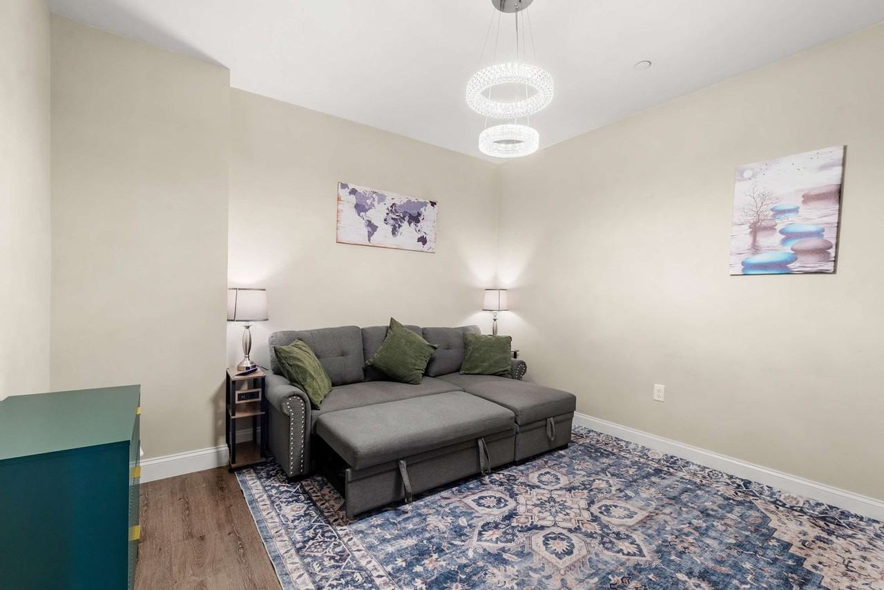 140 Pearl Street - Photo 2 of 46
