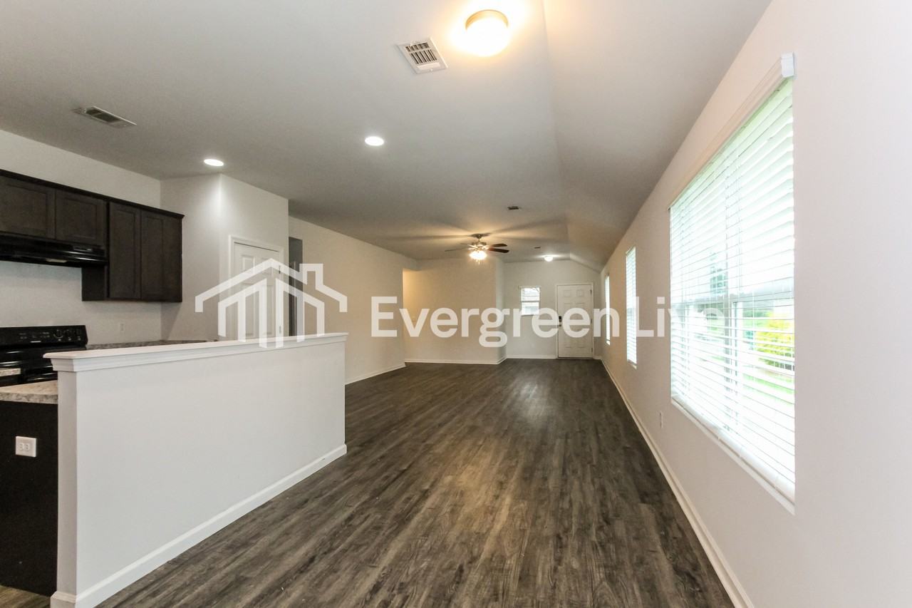 12407 Waterbury Dr - Photo 2 of 15