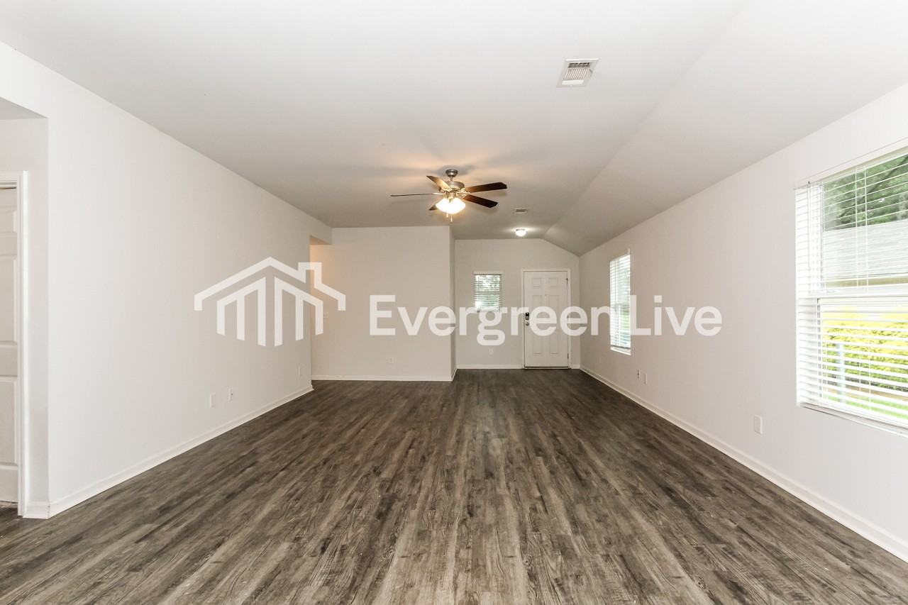 12407 Waterbury Dr - Photo 3 of 15