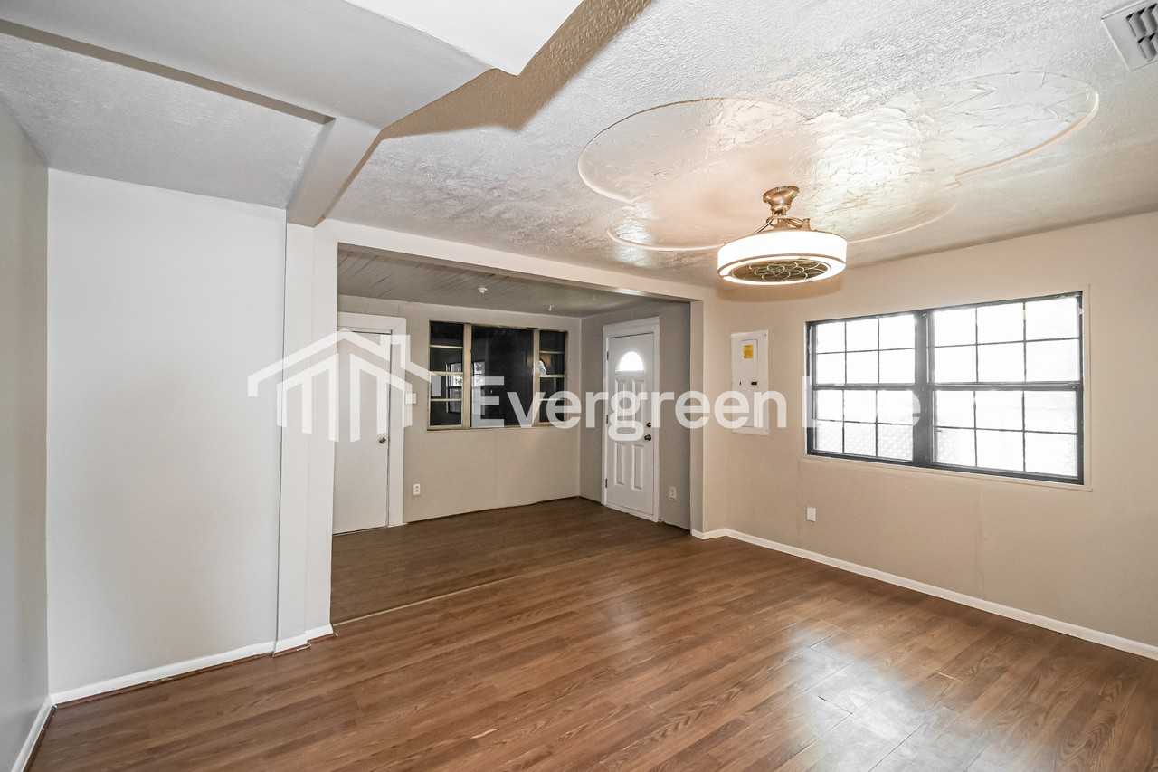 3217 Plateau St - Photo 2 of 15