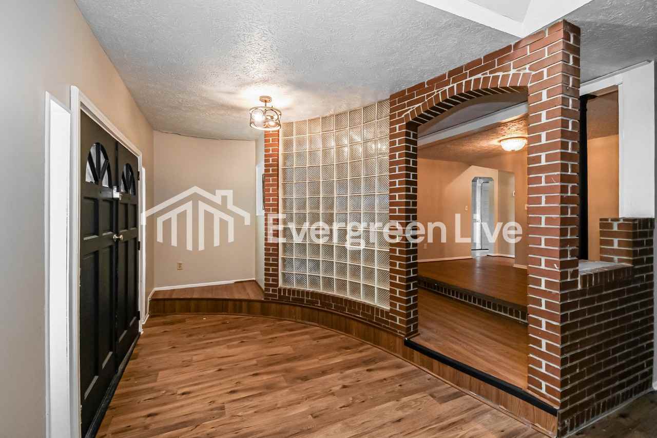 3217 Plateau St - Photo 3 of 15