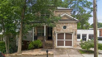 featured image of 374 Clifton Rd Ne
