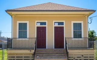 featured image of 2421 Louisa St
