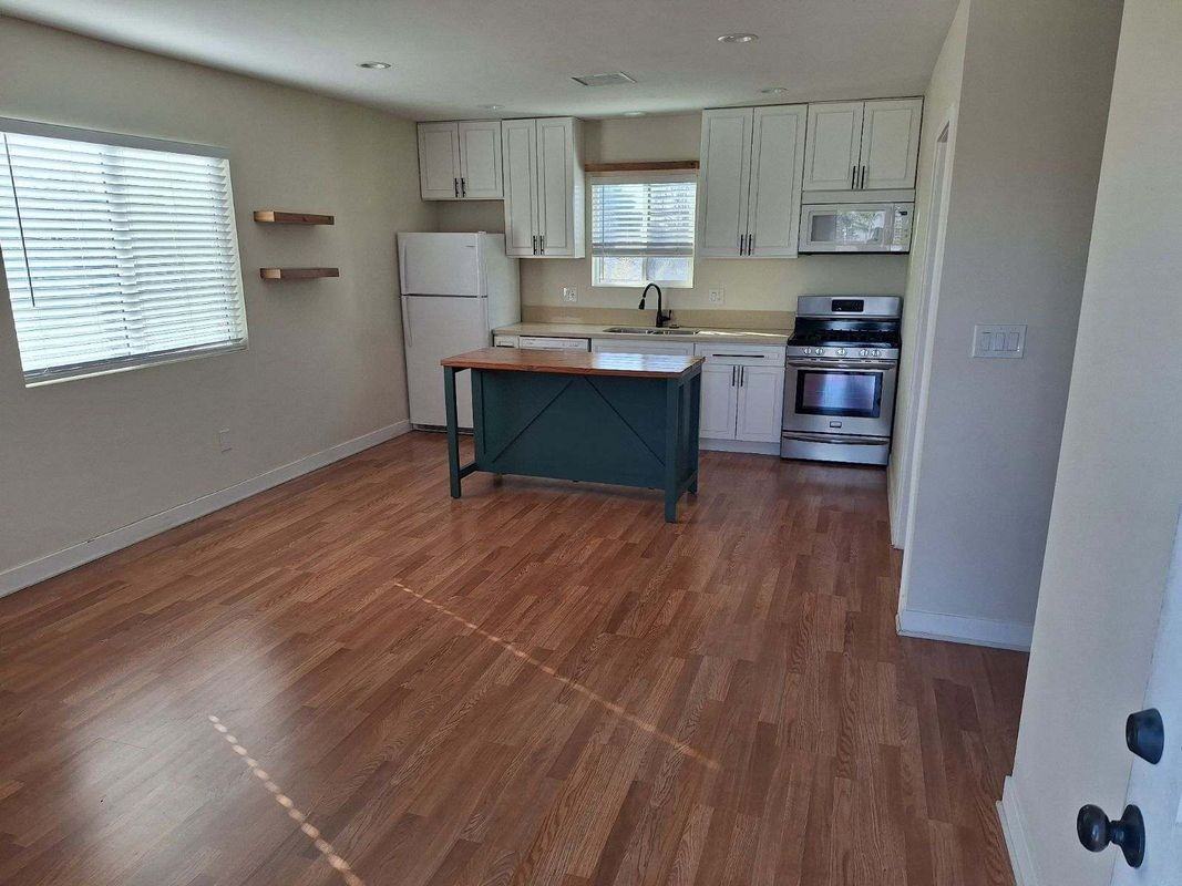 3809 Rose Ave - Photo 3 of 9