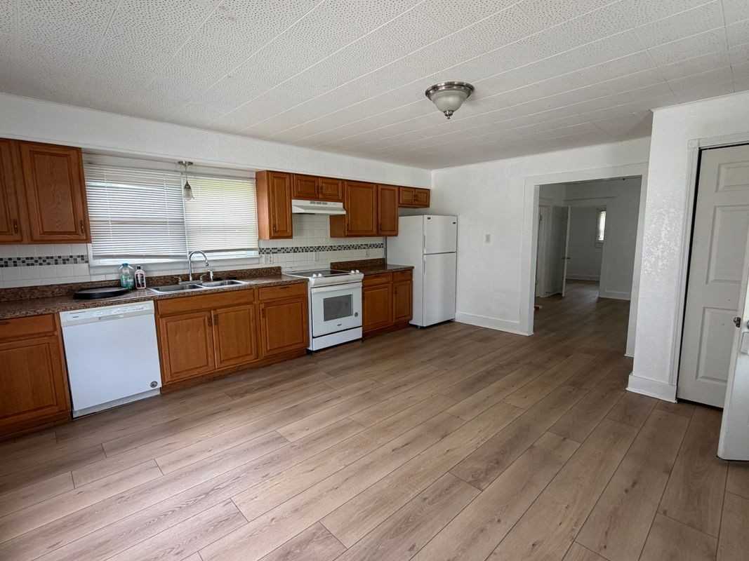 308 S Lillian Ave - Photo 2 of 13