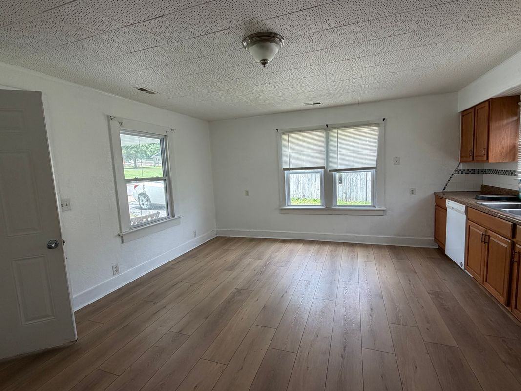 308 S Lillian Ave - Photo 3 of 13