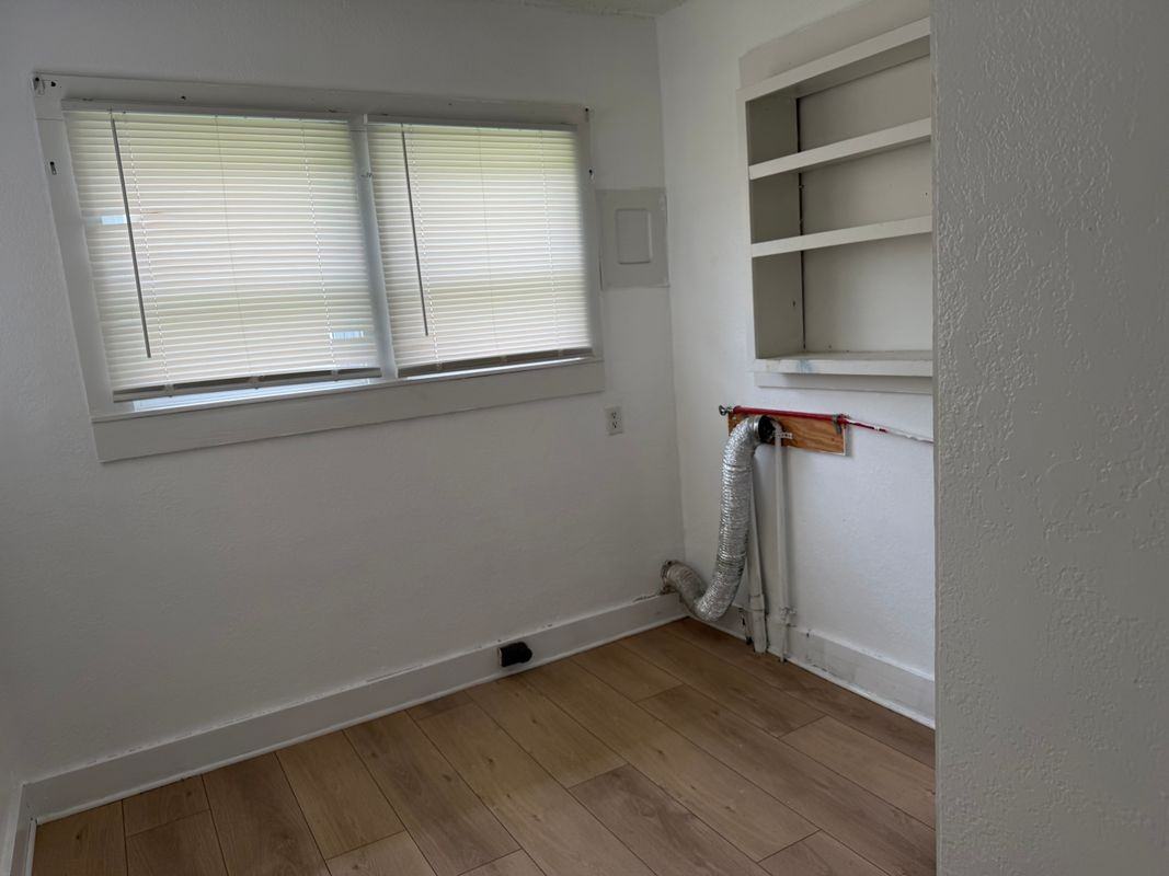 308 S Lillian Ave - Photo 5 of 13