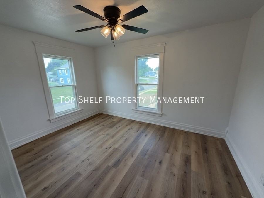 802 1st Ave E #B - Photo 2 of 8
