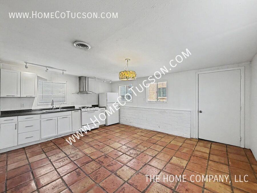 542 E Speedway Blvd - Photo 4 of 21