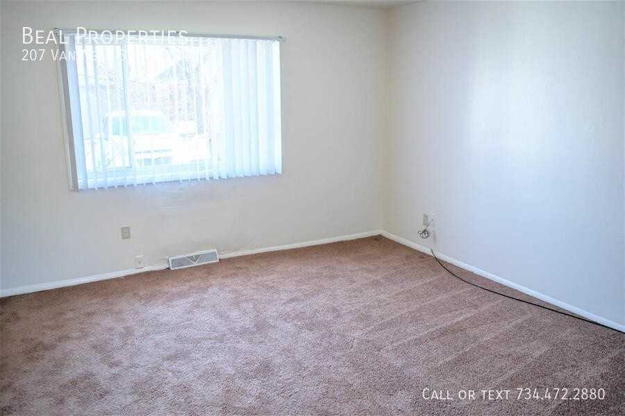 207 Van Nest St #3 - Photo 2 of 5