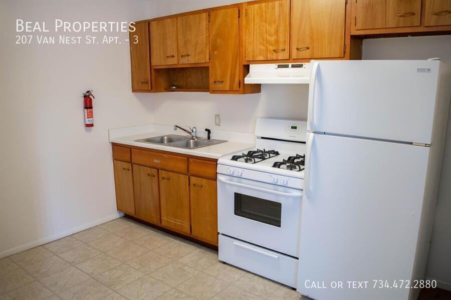 207 Van Nest St #3 - Photo 3 of 5