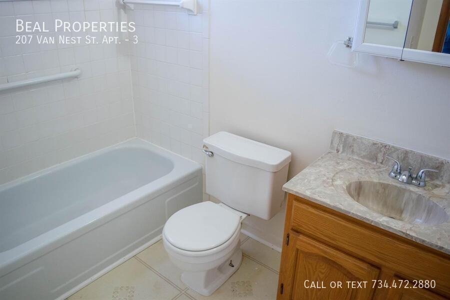 207 Van Nest St #3 - Photo 4 of 5