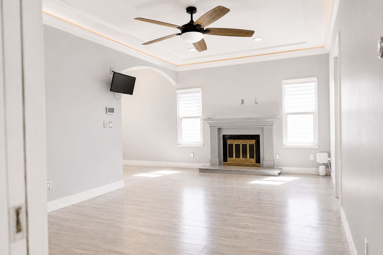11322 87A Avenue - Photo 2 of 15