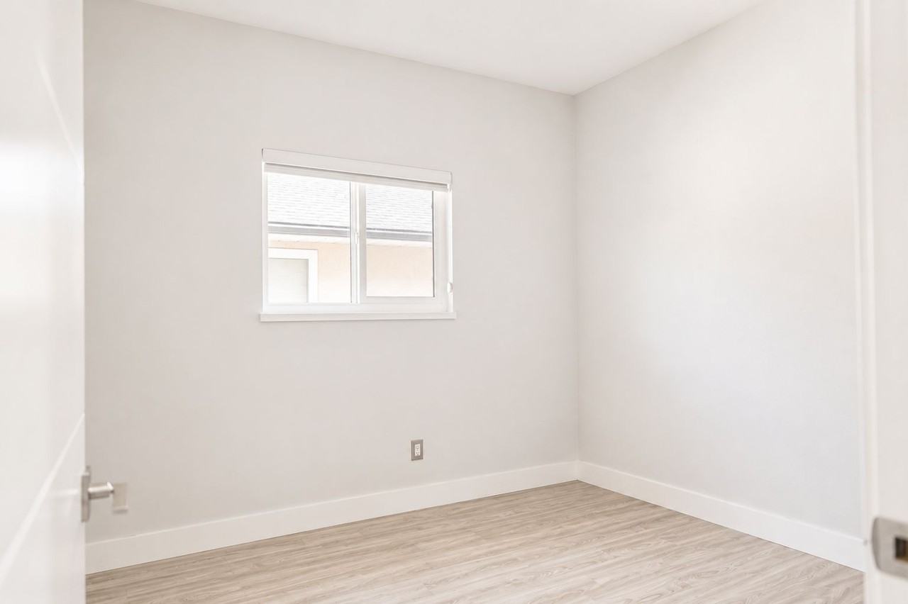 11322 87A Avenue - Photo 6 of 15