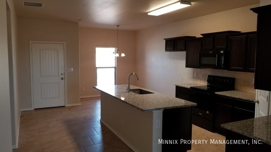 7429 104th St - Photo 4 of 33