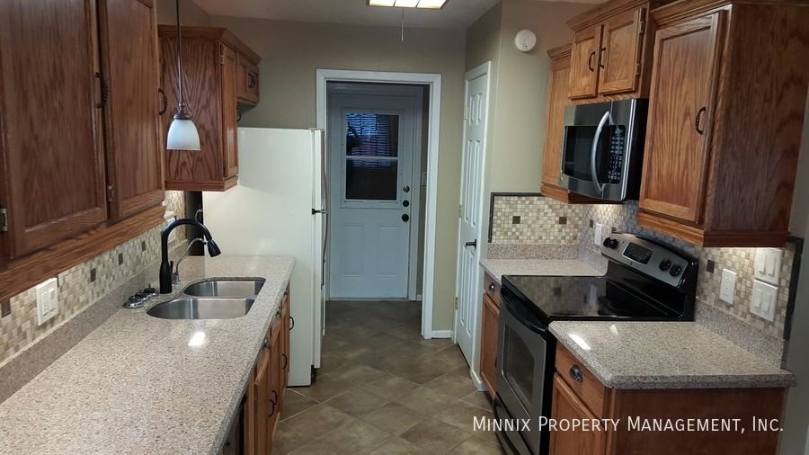 4403 59th St - Photo 3 of 31