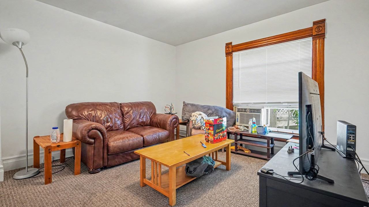 526 5th St #2 - Photo 3 of 17