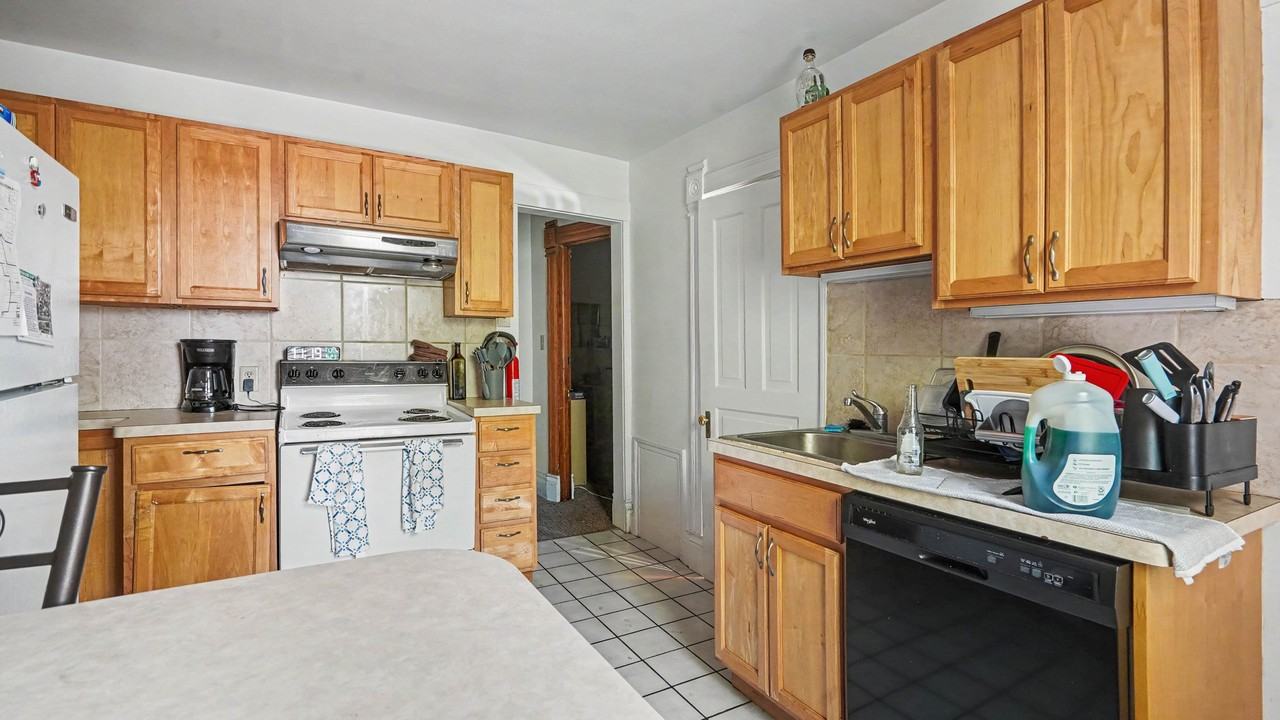 526 5th St #2 - Photo 4 of 17