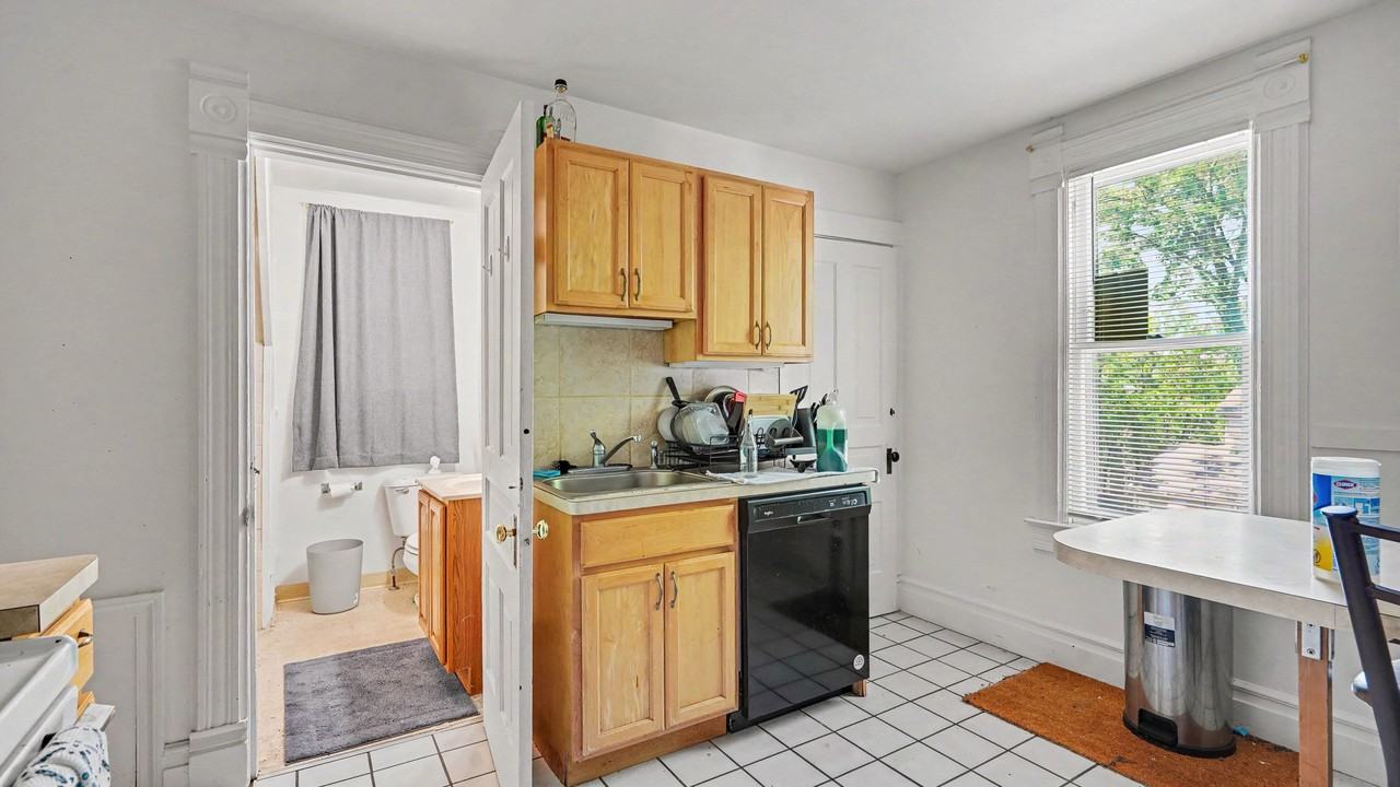 526 5th St #2 - Photo 5 of 17