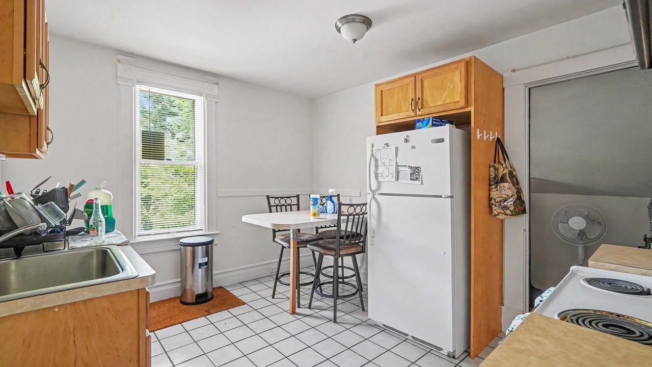 526 5th St #2 - Photo 6 of 17