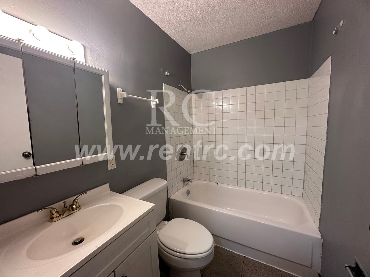 1007 Shasta Dr - Photo 3 of 12