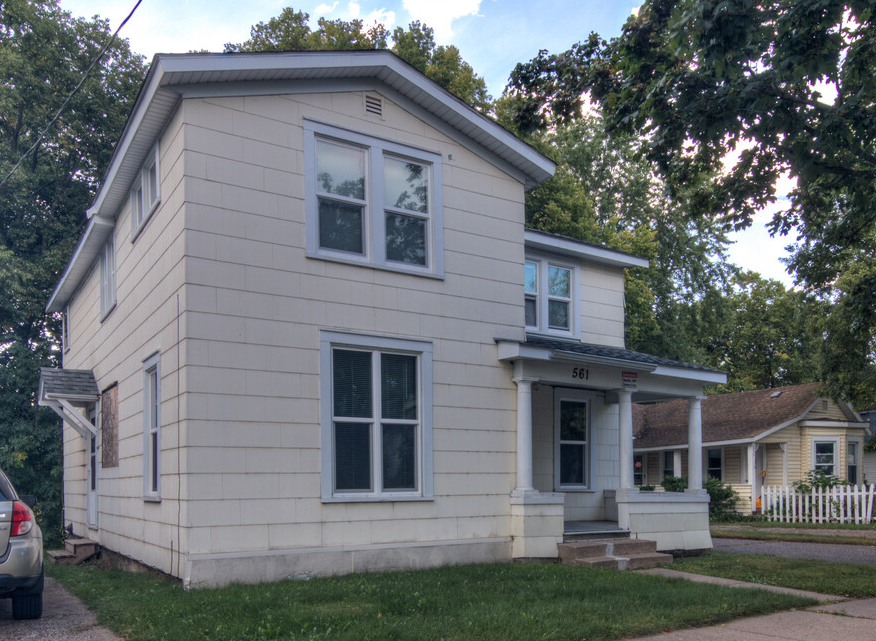 561 Franklin St #2 - Photo 4 of 11