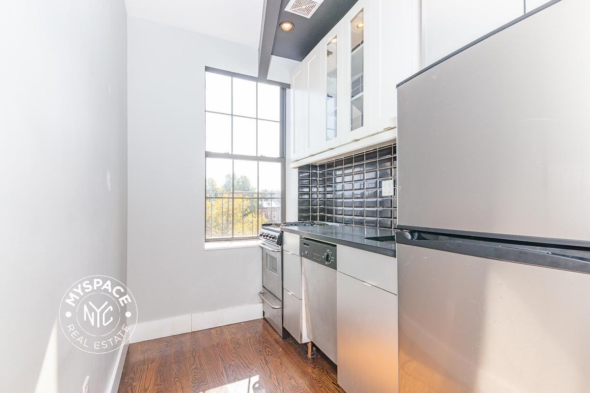 615 Gates Ave #4B - Photo 2 of 15