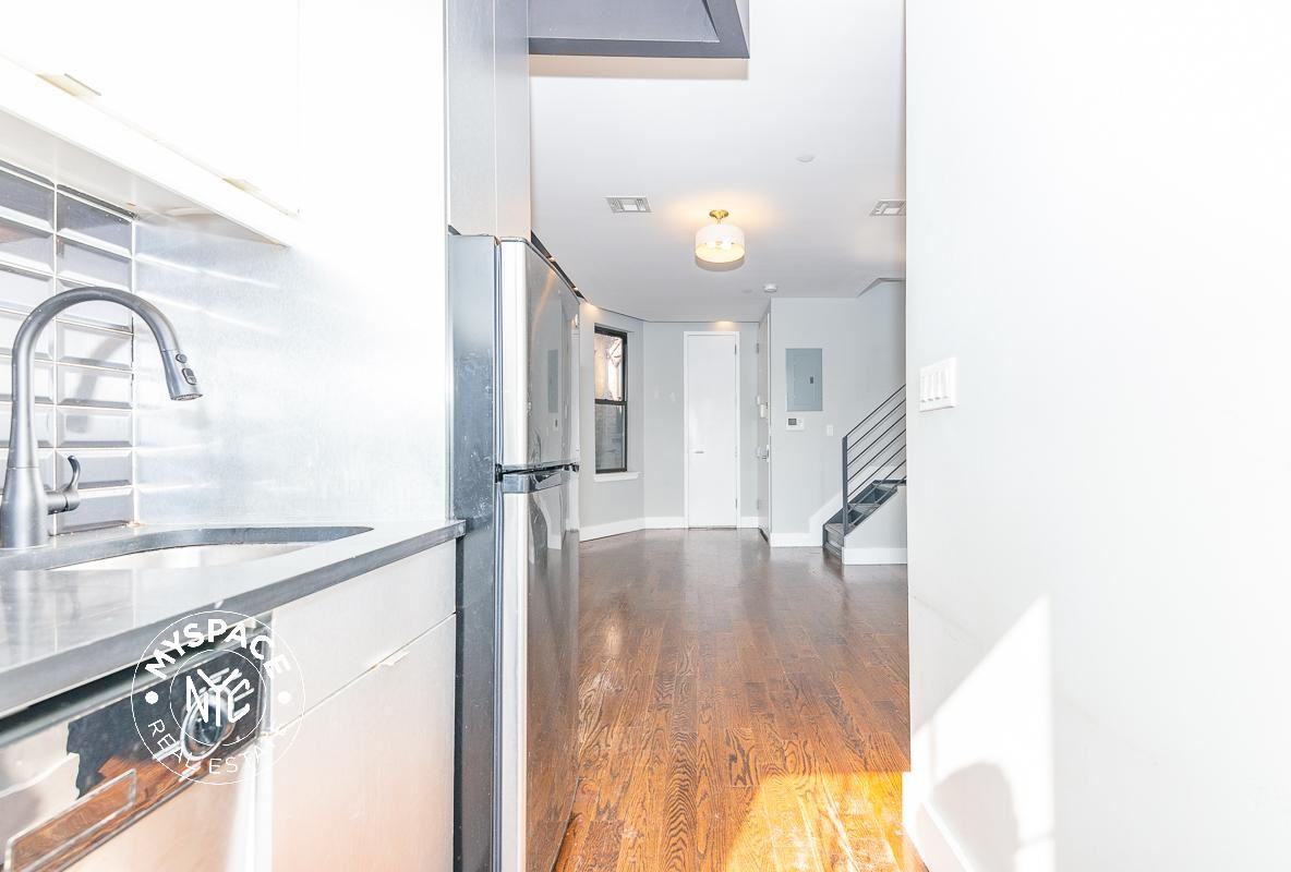 615 Gates Ave #4B - Photo 3 of 15
