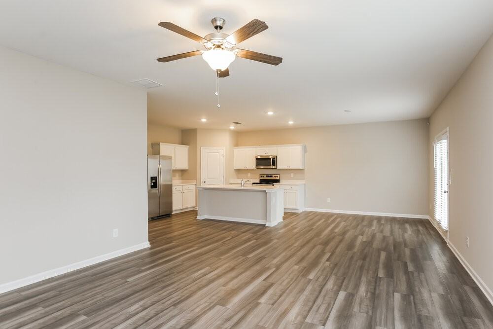 50 Hyde Park - Photo 4 of 20