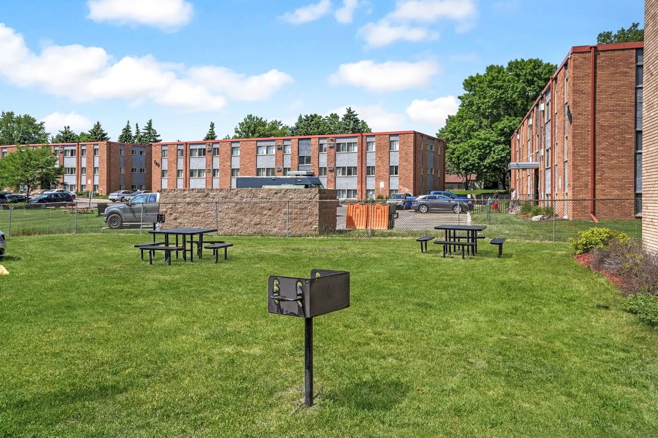 Lakeview Apartments - Photo 2 of 30