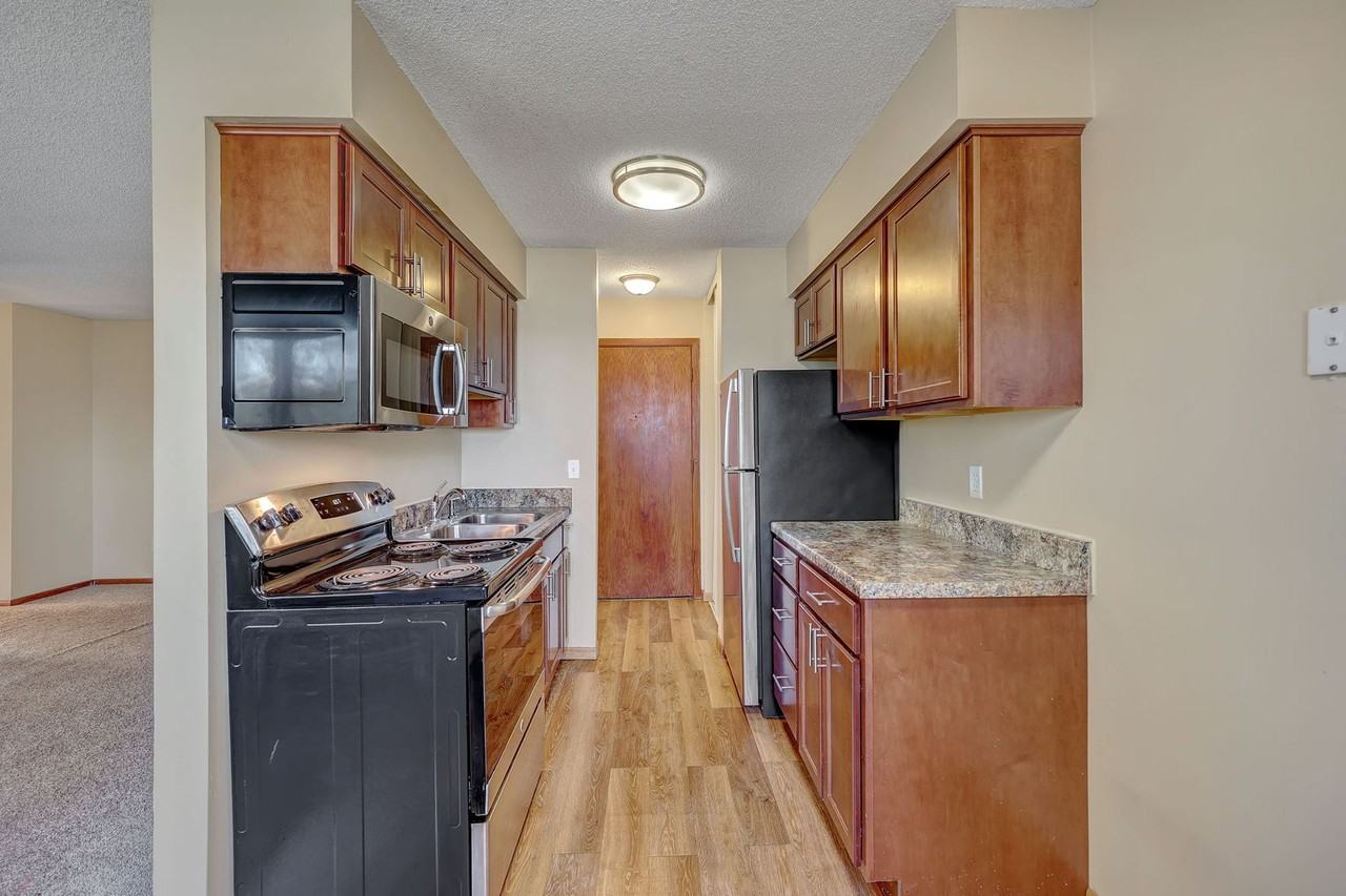 Lakeview Apartments - Photo 5 of 30