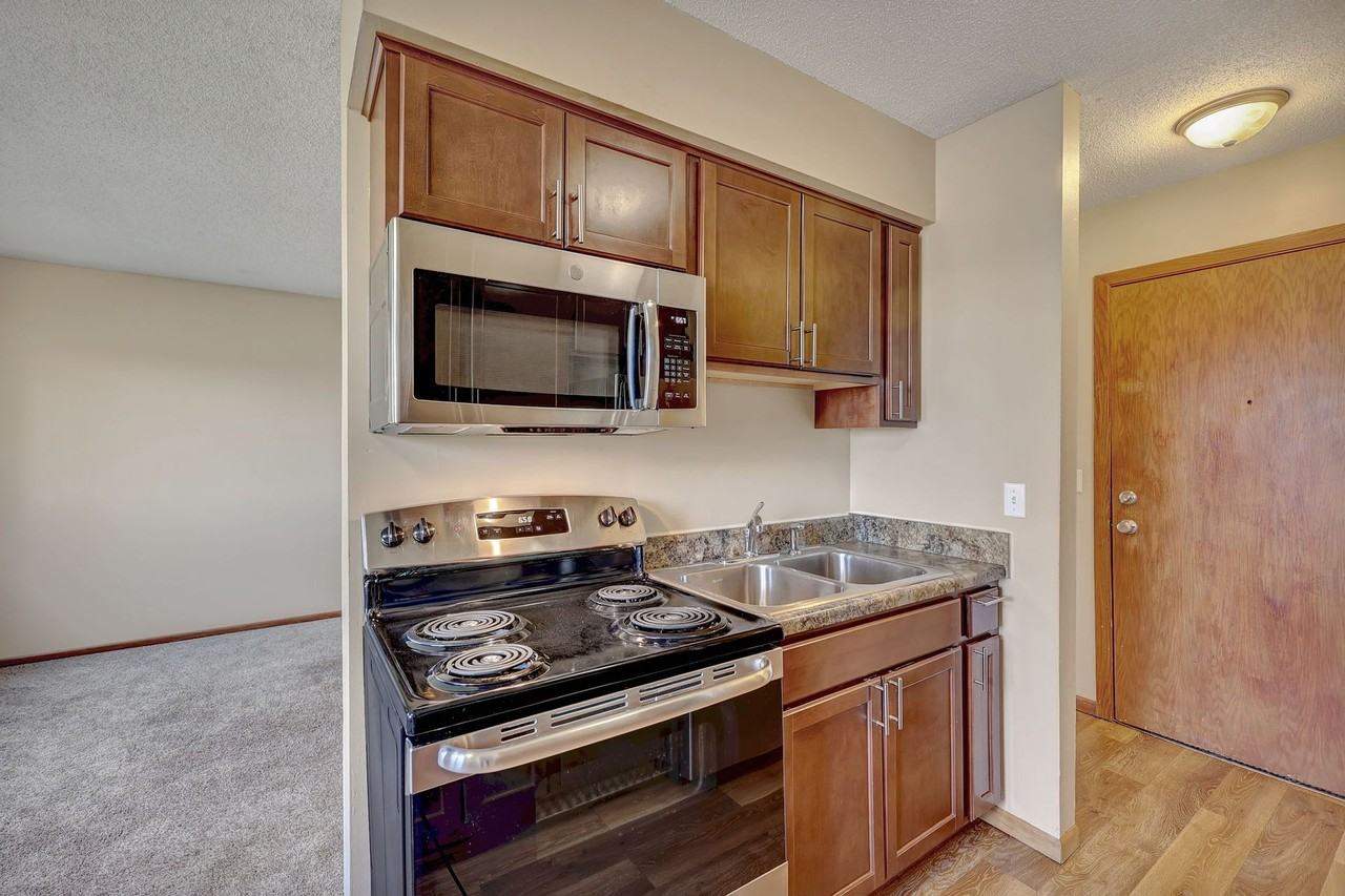 Lakeview Apartments - Photo 6 of 30