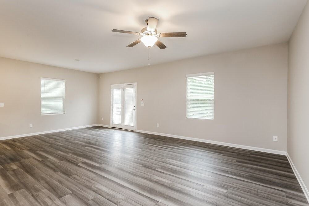 89 Hyde Park - Photo 7 of 20