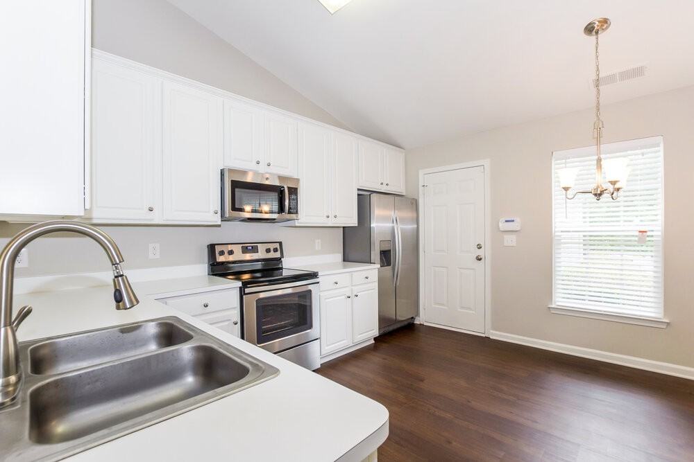 9109 Munsing Dr - Photo 6 of 14
