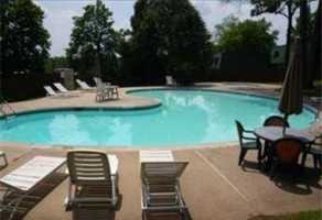 featured image of 400 Meadowview Ln