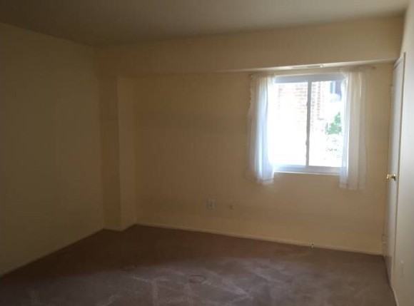 400 Meadowview Ln - Photo 4 of 11