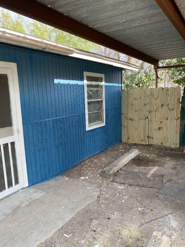 617 E Loop - Photo 2 of 22