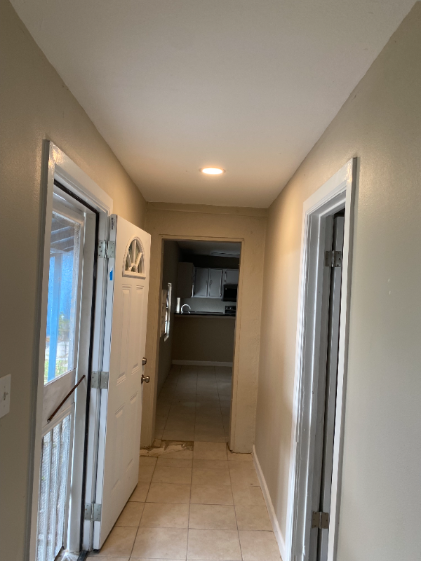 617 E Loop - Photo 3 of 22