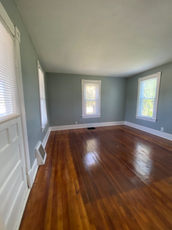 1712 Seiler Rd - Photo 5 of 22