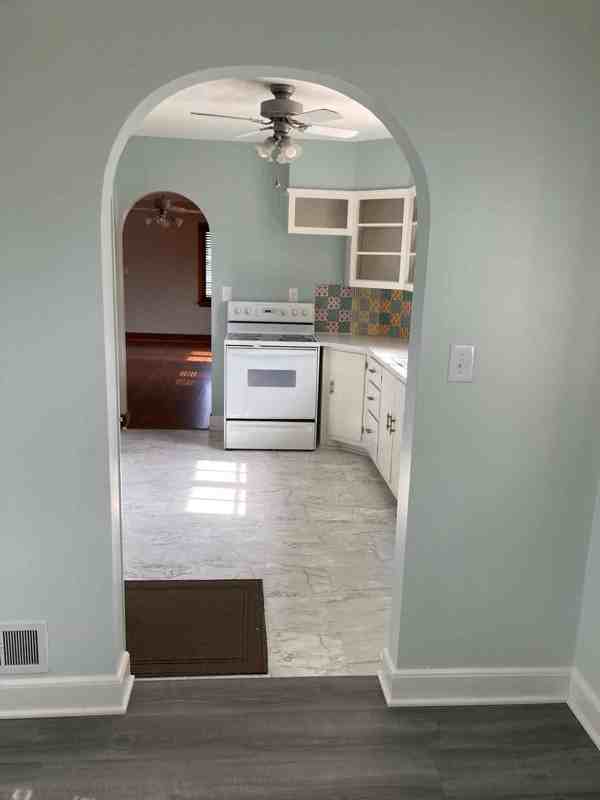929 Broadway St - Photo 4 of 5