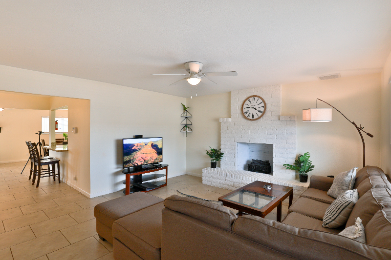 2615 W Corrine Dr #1 - Photo 3 of 15