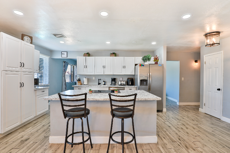 242 W Jasmine St - Photo 5 of 27
