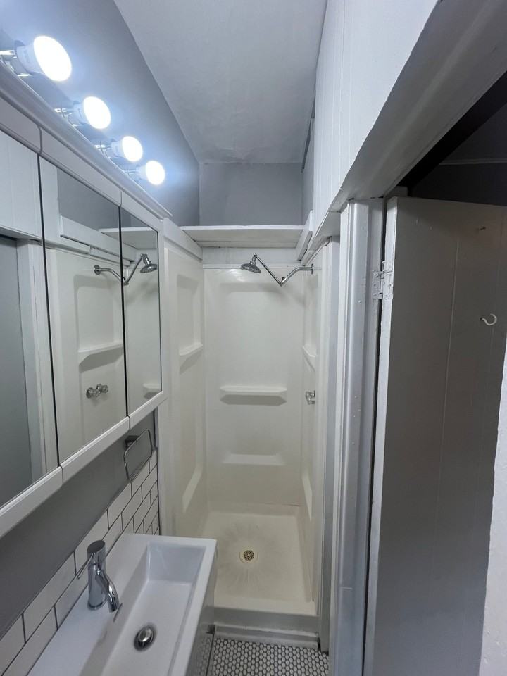 1435 Marshall St Ne #3 - Photo 7 of 17