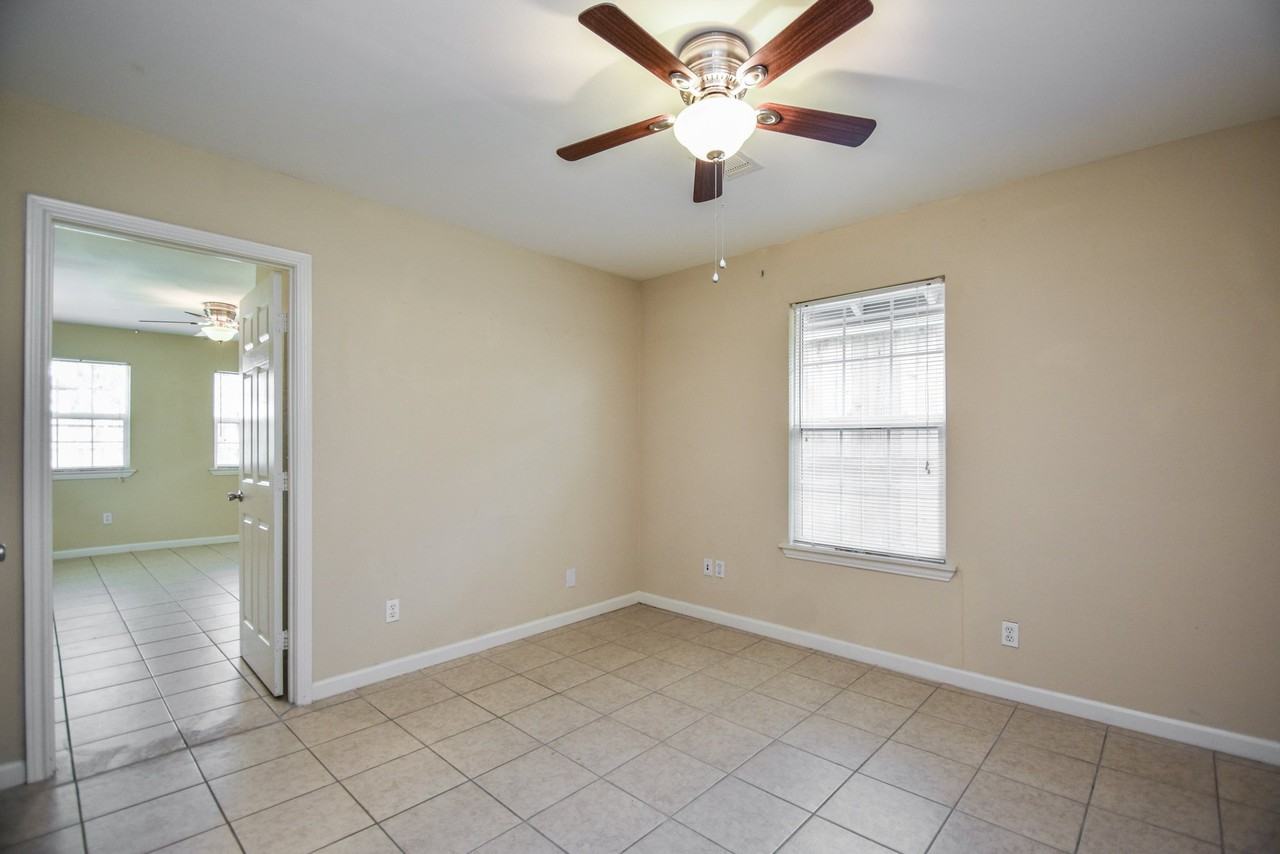 6430 Saxet St - Photo 3 of 20