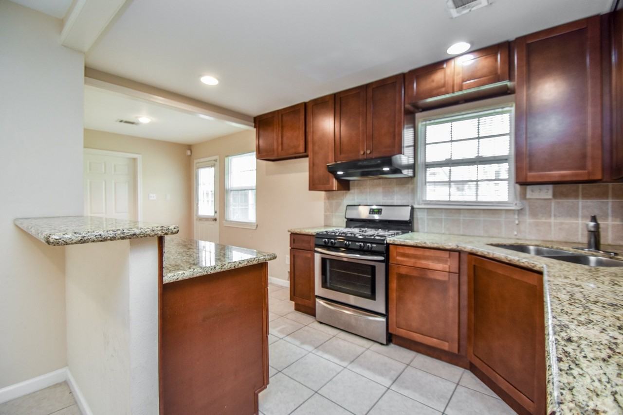 6430 Saxet St - Photo 6 of 20